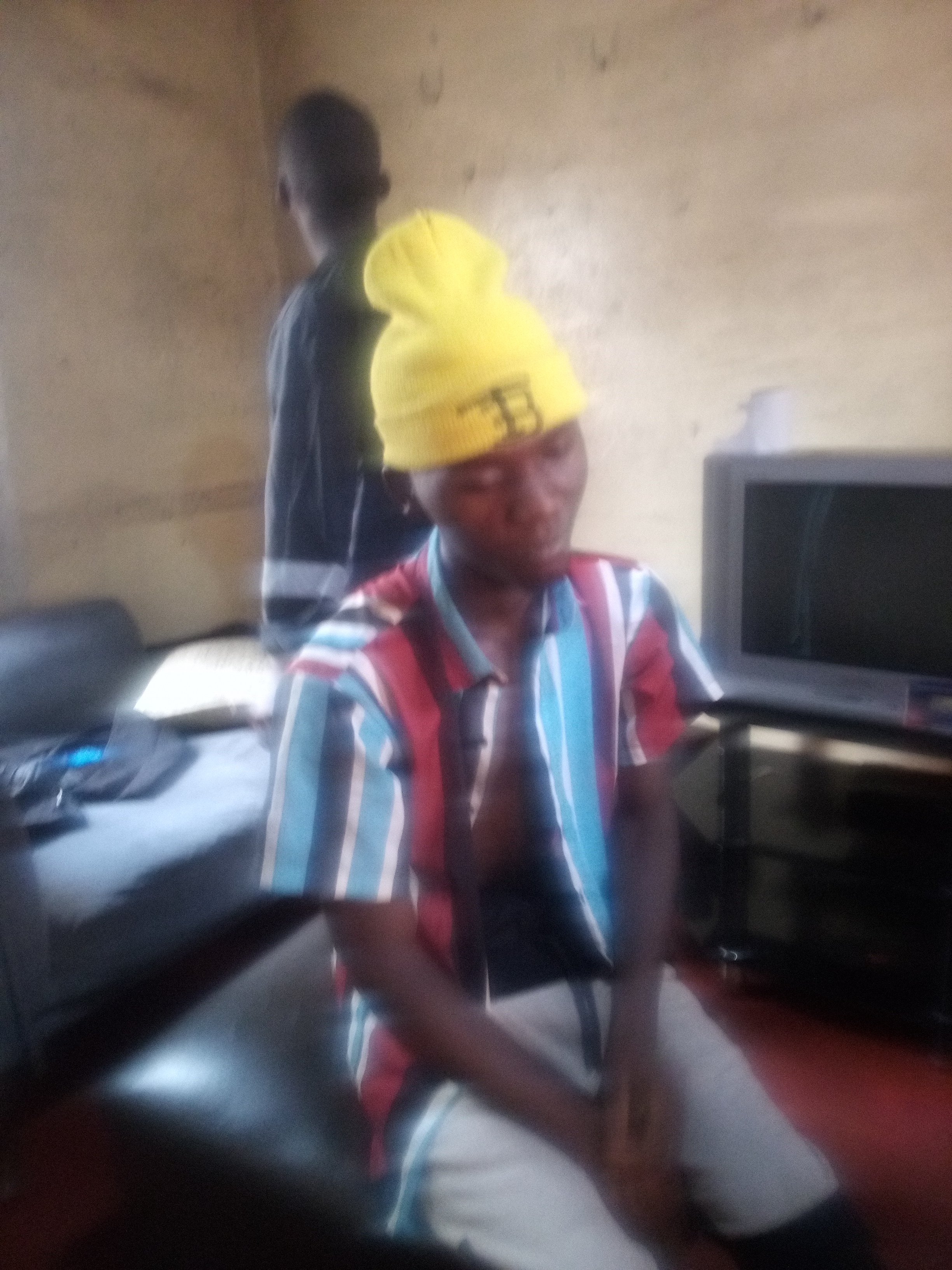 TETI FIBOMBE ft lawri boy G10